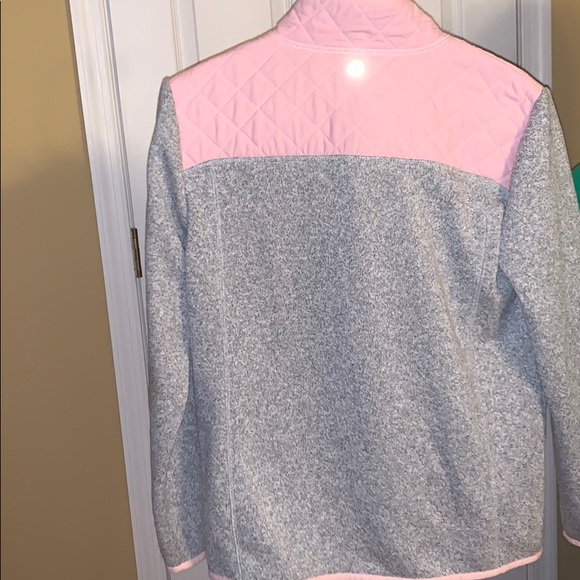 Vineyard vines light jacket with pockets! - Picture 2 of 4